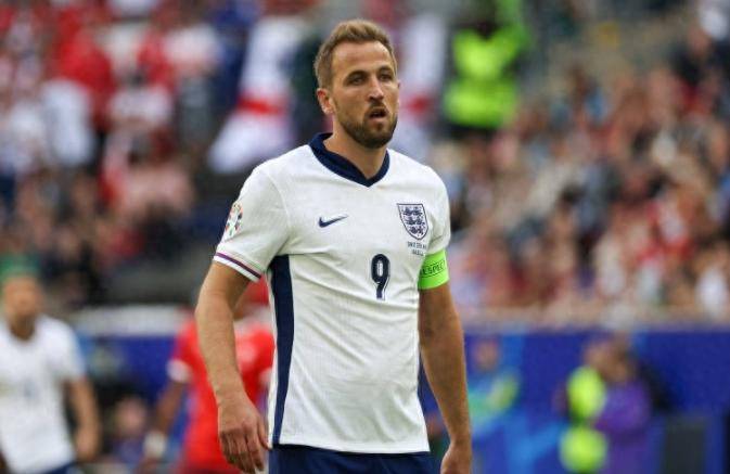 凯恩领跑2026金球奖!38岁梅西重返第9,18岁天才杀进前四