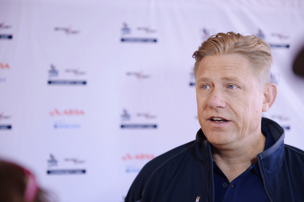 曼联赛季排名预测:名宿观点碰撞,热门球员成焦点